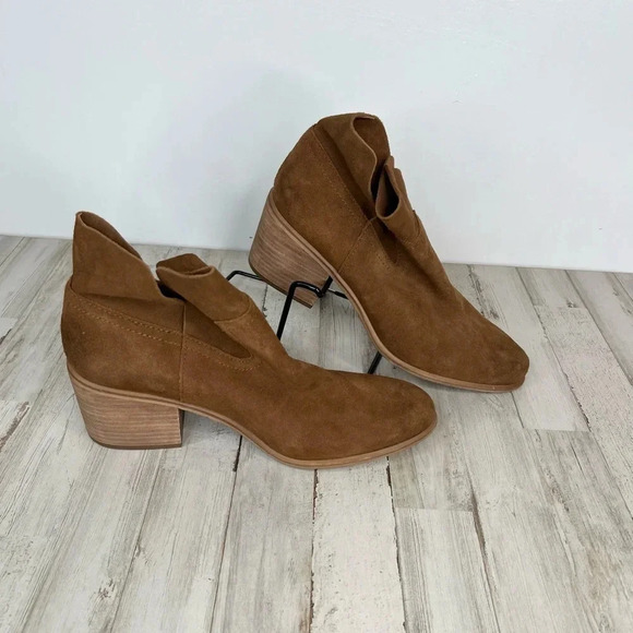 BP Women's Tan Suede Foldover Block Heel Ankle Booties Size 10M - Picture 9 of 10